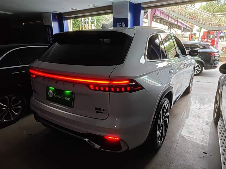 Фото 7 - Geely Monjaro