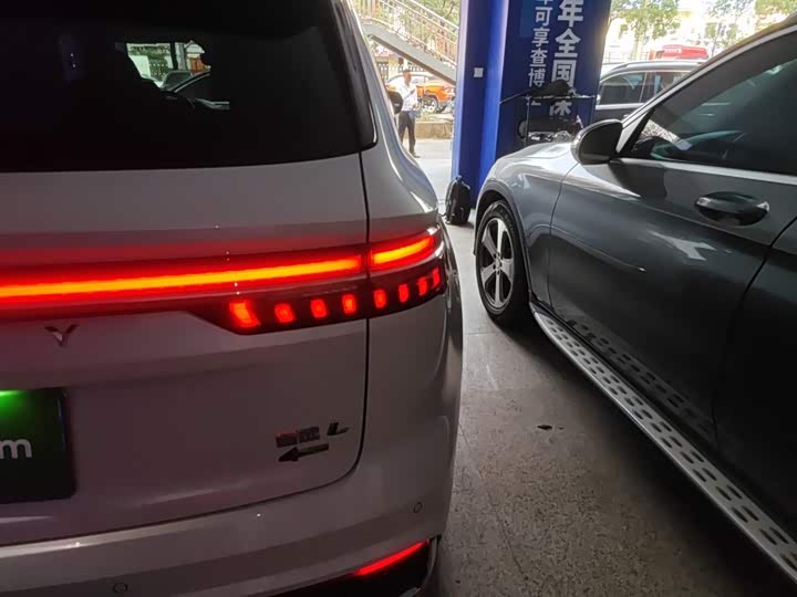 Фото 8 - Geely Monjaro