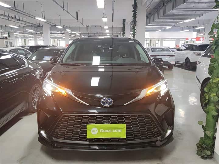 Фото 3 - Toyota Granvia