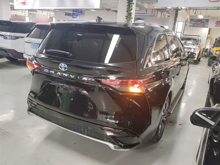 Фото 7 - Toyota Granvia