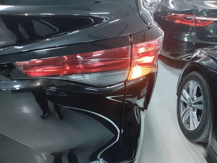 Фото 8 - Toyota Granvia