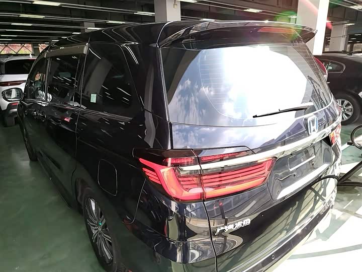 Фото 6 - Honda Odyssey