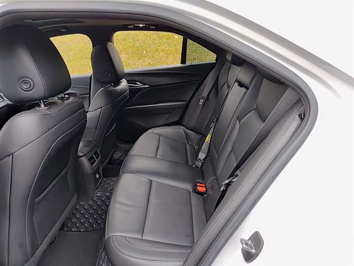 Фото 8 - Cadillac CT4