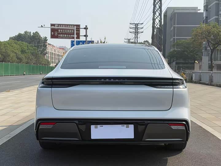 Фото 7 - Geely Galaxy E8