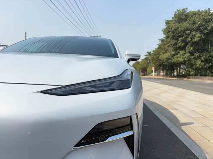 Фото 9 - Geely Galaxy E8