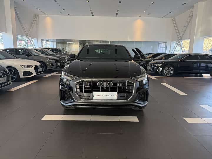 Фото 3 - Audi Q8