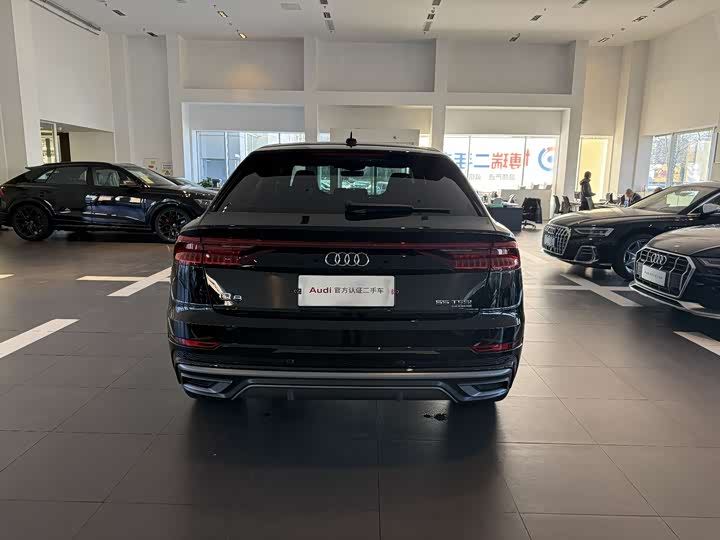Фото 4 - Audi Q8