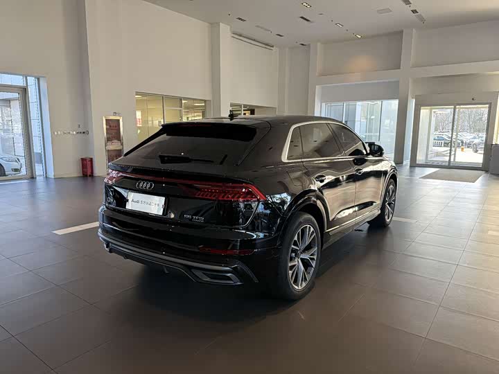 Фото 5 - Audi Q8