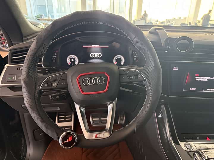 Фото 7 - Audi Q8