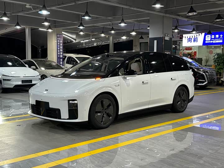 Фото 1 - LiXiang i8