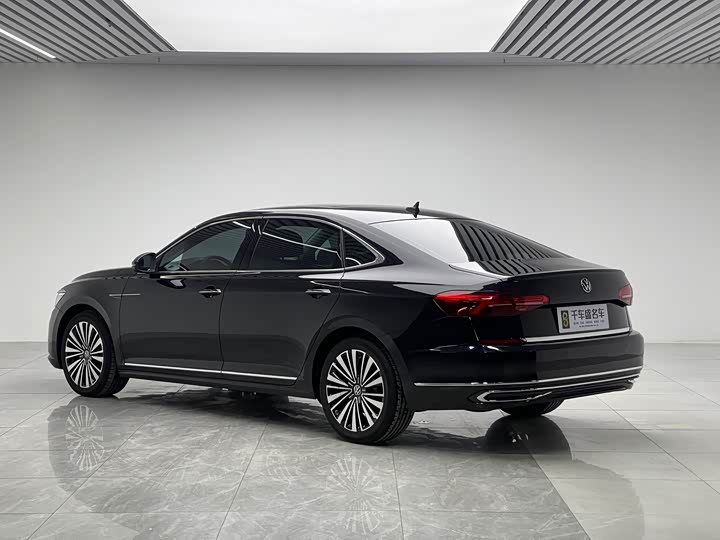 Фото 7 - Volkswagen Passat