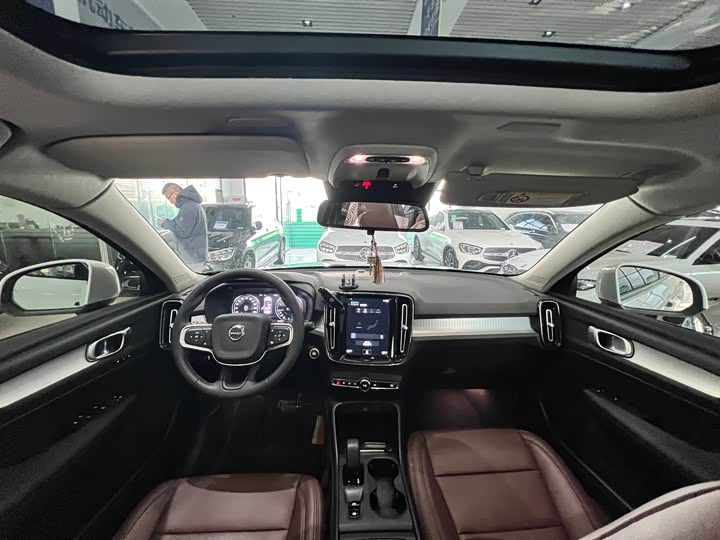 Фото 7 - Volvo XC40