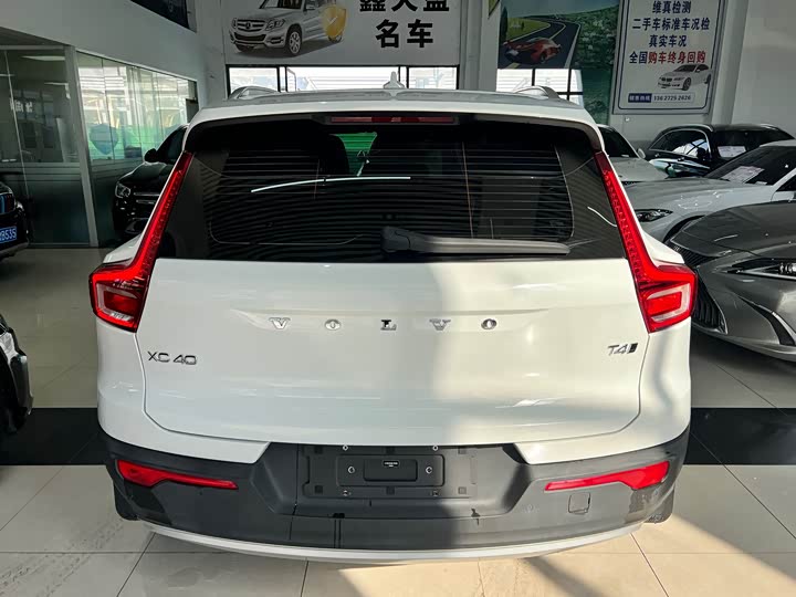 Фото 9 - Volvo XC40