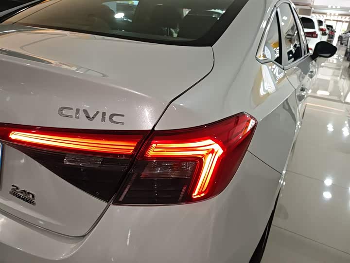 Фото 8 - Honda Civic