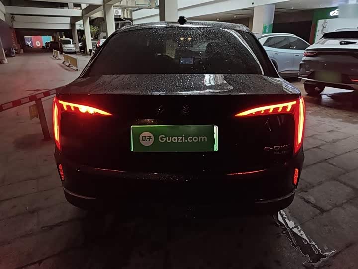 Фото 6 - Hongqi E-QM5