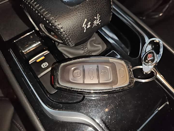 Фото 9 - Hongqi E-QM5