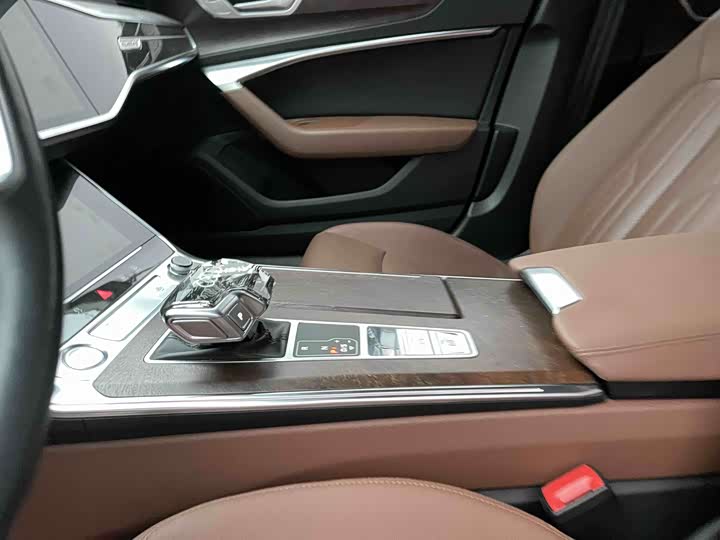 Фото 6 - Audi A6