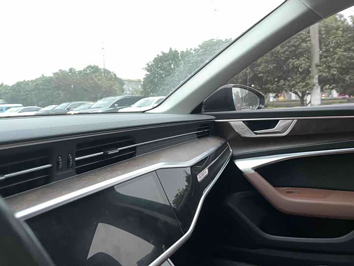 Фото 8 - Audi A6