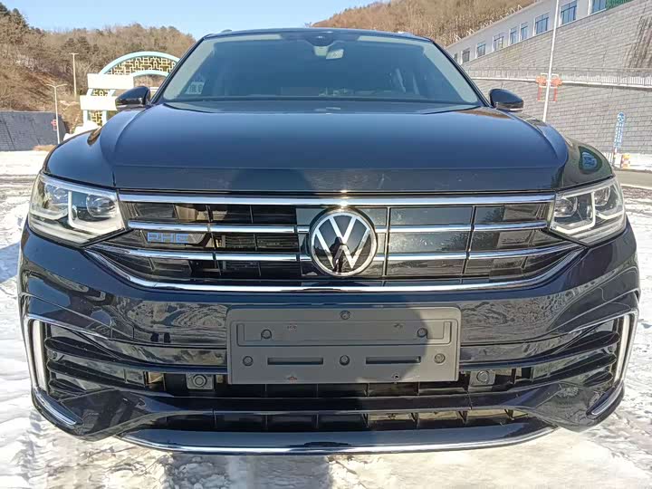 Фото 2 - Volkswagen Tiguan L Hybrid