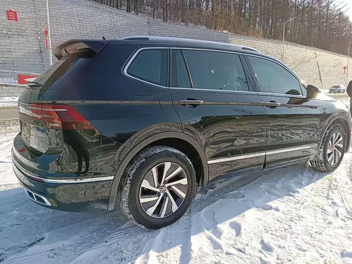 Фото 5 - Volkswagen Tiguan L Hybrid