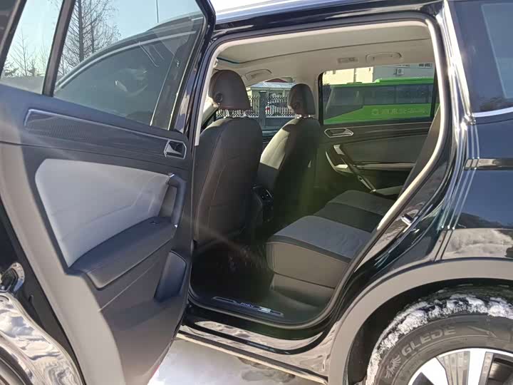 Фото 9 - Volkswagen Tiguan L Hybrid