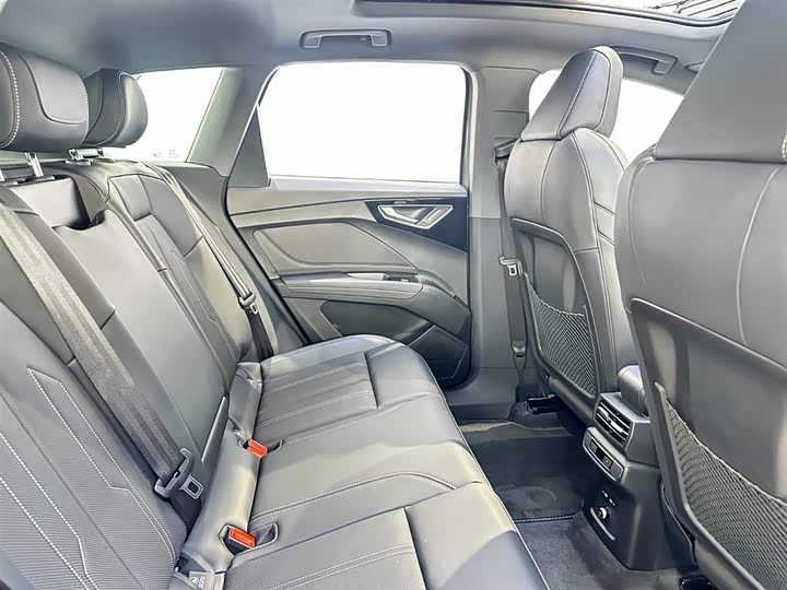 Фото 7 - Audi Q4 e-tron