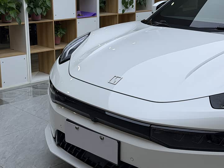 Фото 3 - Zeekr 001