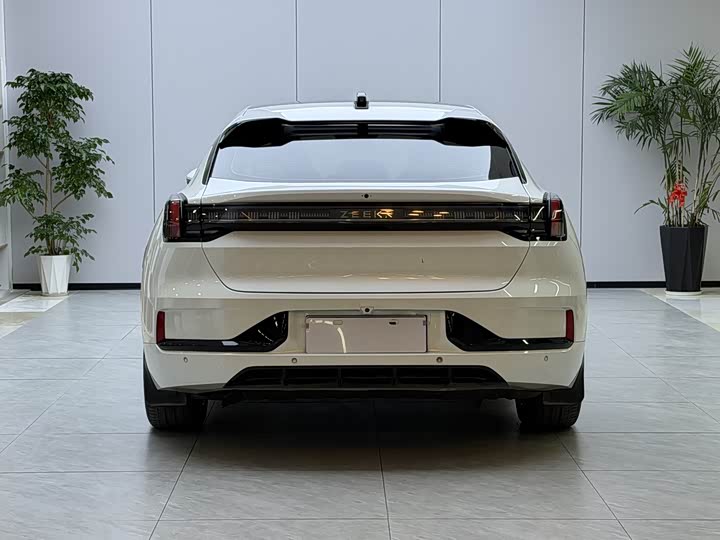 Фото 6 - Zeekr 001