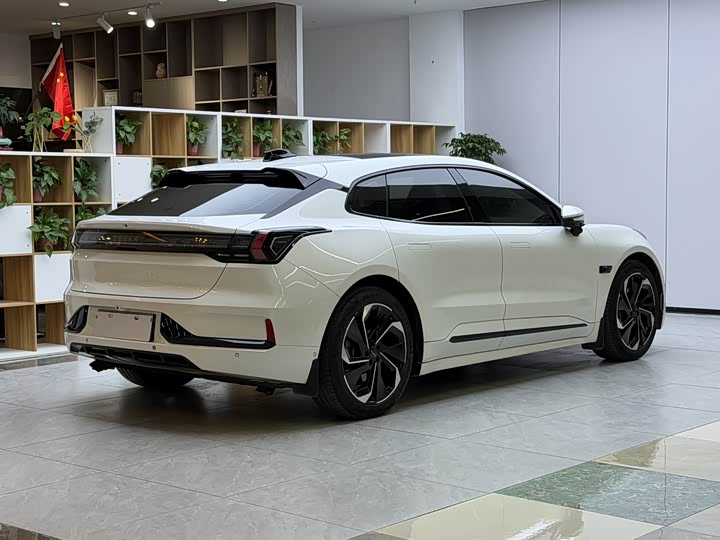 Фото 7 - Zeekr 001