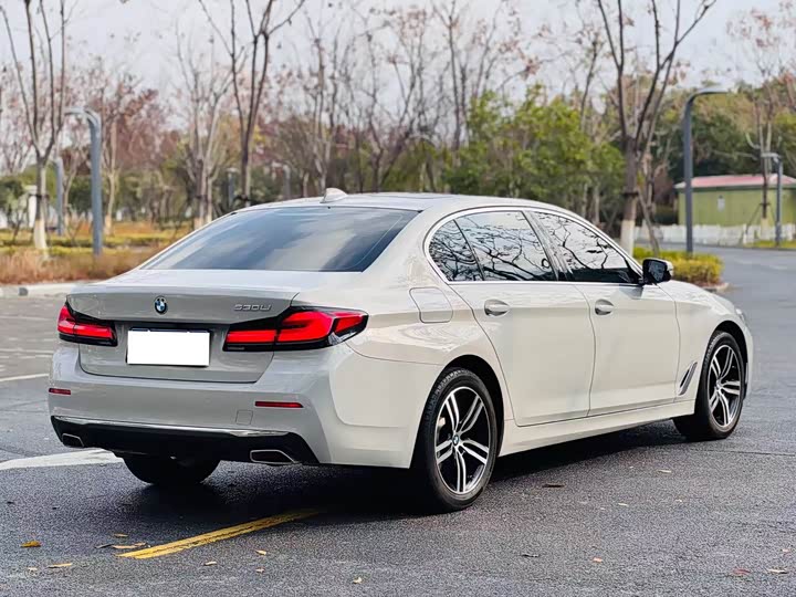 Фото 9 - BMW 5 Series