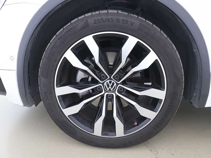 Фото 4 - Volkswagen Tiguan L Pro