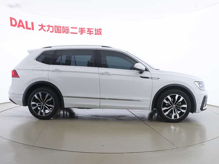 Фото 5 - Volkswagen Tiguan L Pro