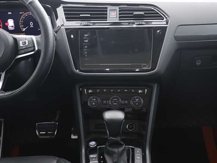 Фото 9 - Volkswagen Tiguan L Pro