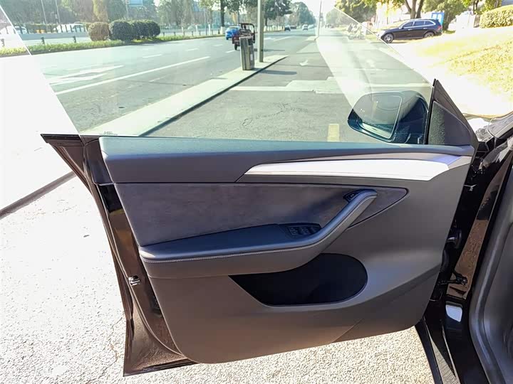 Фото 6 - Tesla Model Y