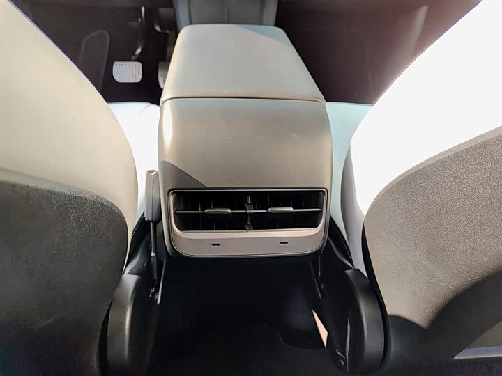 Фото 9 - Tesla Model Y