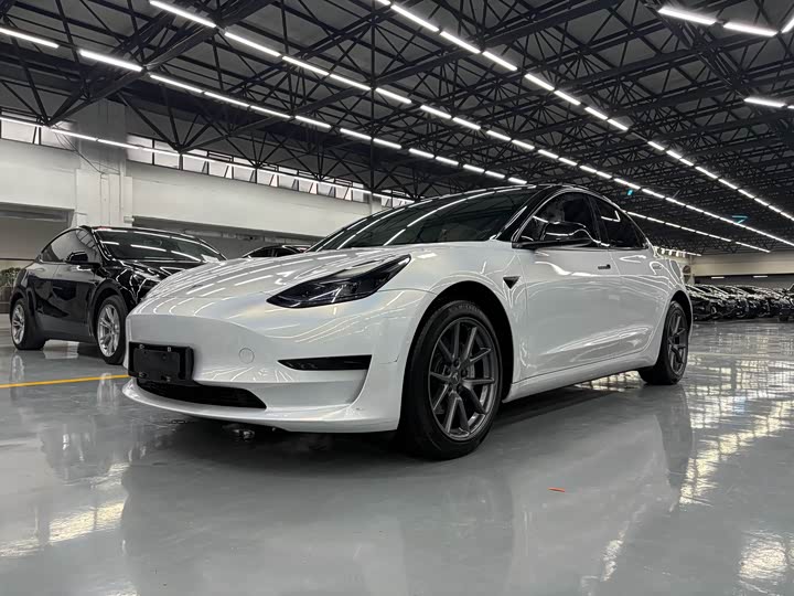 Фото 1 - Tesla Model 3