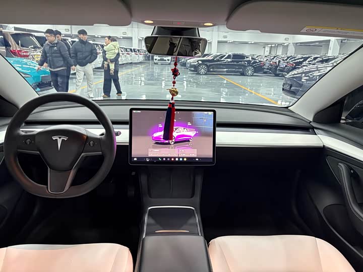 Фото 8 - Tesla Model 3