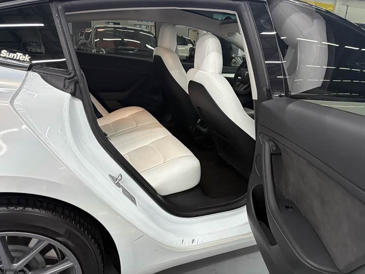 Фото 9 - Tesla Model 3