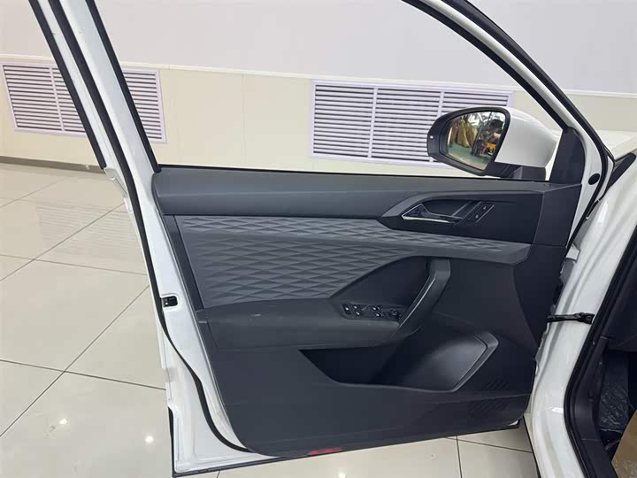 Фото 9 - Volkswagen Tharu