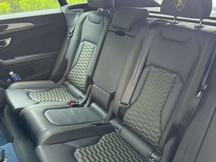 Фото 3 - Lamborghini Urus