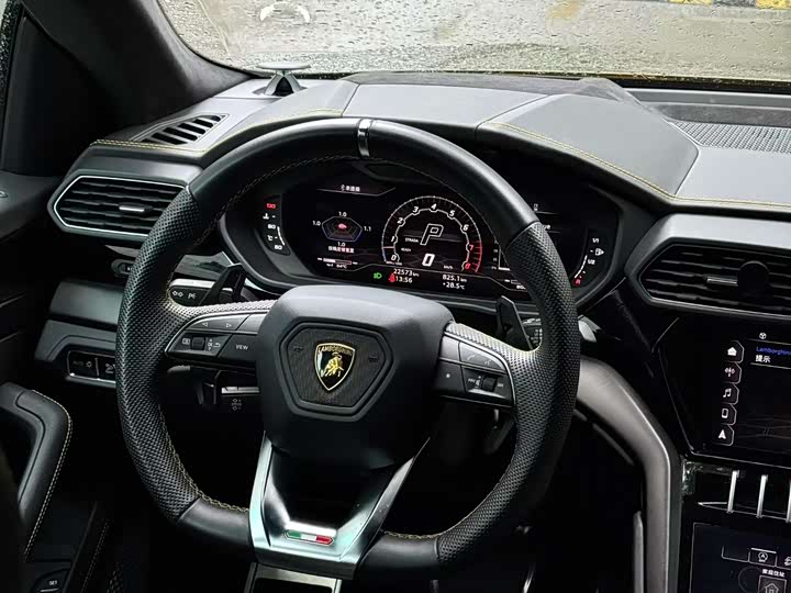 Фото 4 - Lamborghini Urus