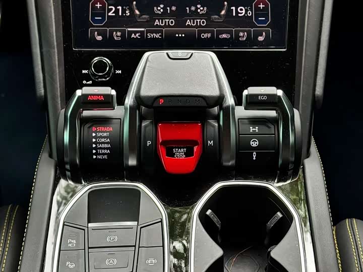 Фото 5 - Lamborghini Urus