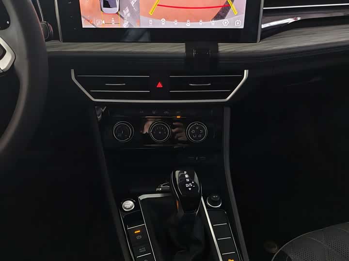 Фото 9 - Volkswagen Sagitar L