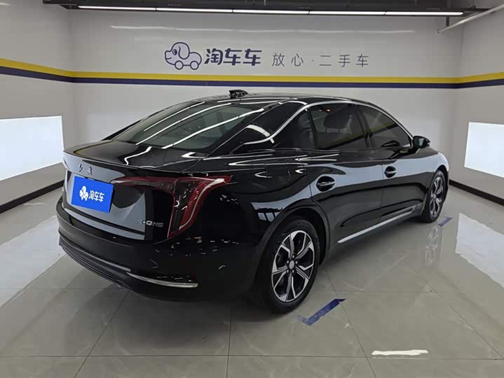 Фото 3 - Hongqi E-QM5