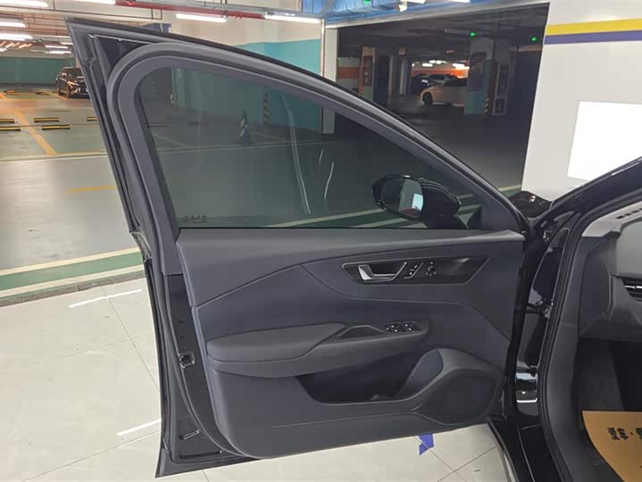 Фото 7 - Hongqi E-QM5