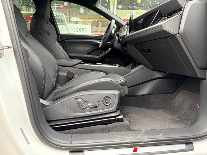 Фото 9 - Audi Q6L e-tron