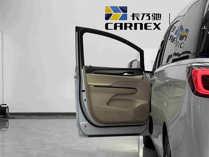 Фото 5 - Buick GL8 ES