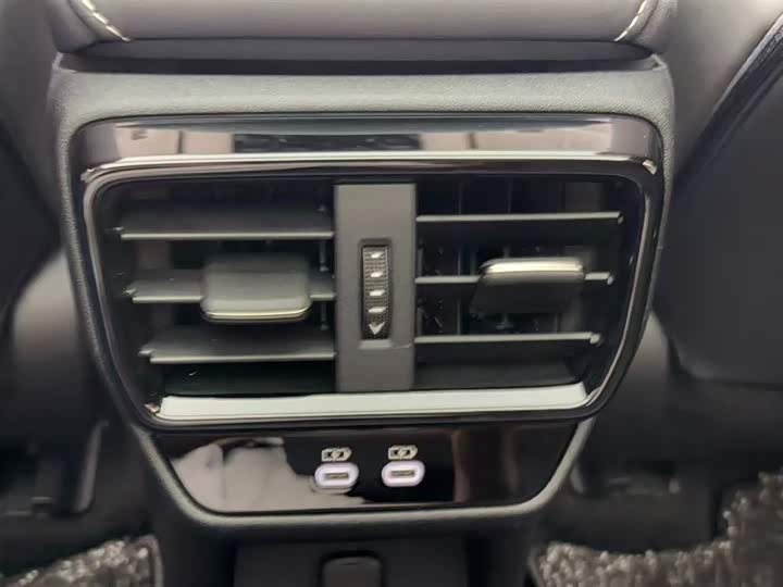 Фото 8 - Lexus RZ