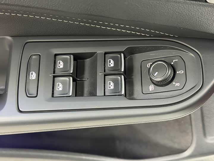 Фото 9 - Volkswagen Golf