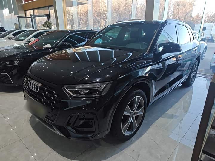 Фото 1 - Audi Q5L